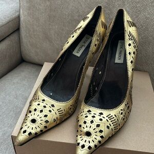 Steve Madden Gold Pumps